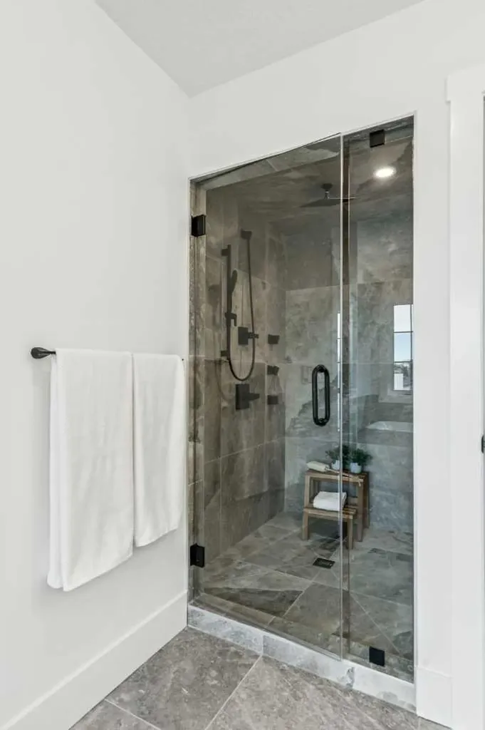 1527 29 Avenue SW Calgary AB T2T 1M4
