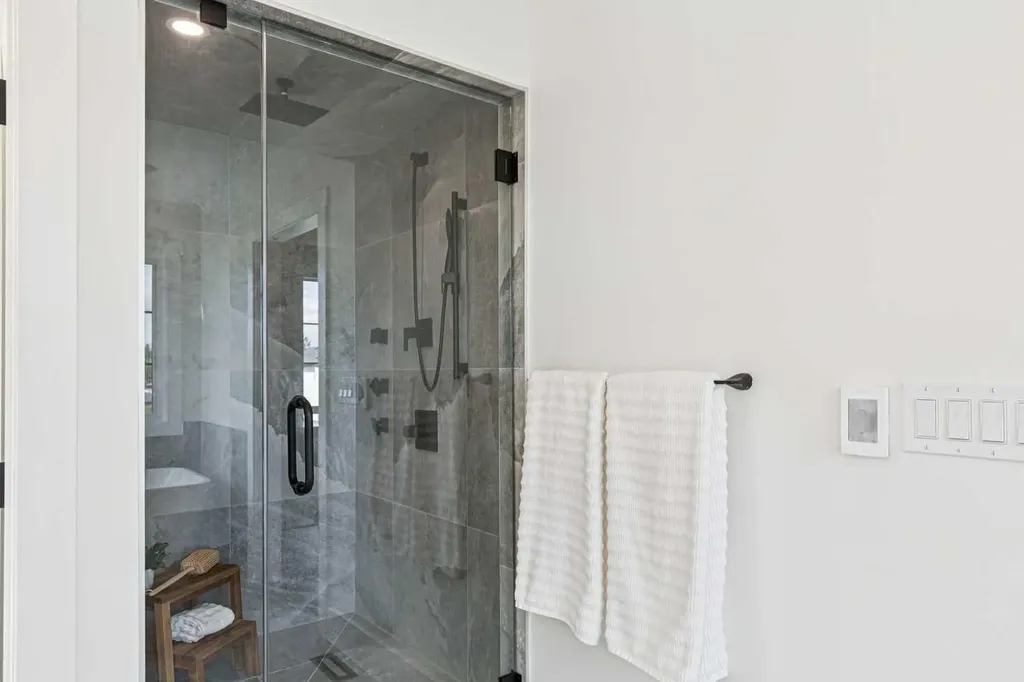 1527 29 Avenue SW Calgary AB T2T 1M4