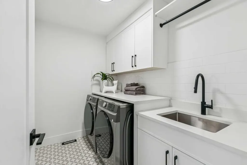 1527 29 Avenue SW Calgary AB T2T 1M4
