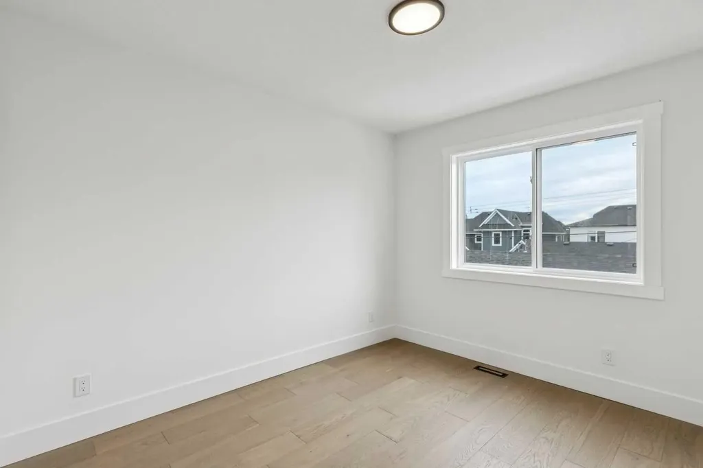 1527 29 Avenue SW Calgary AB T2T 1M4