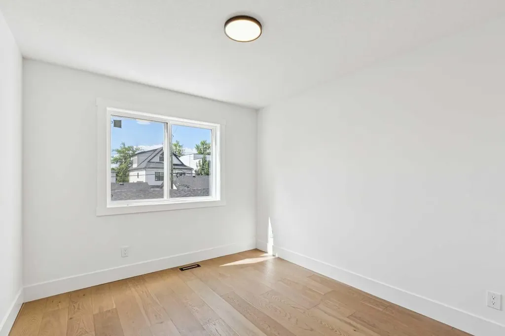1527 29 Avenue SW Calgary AB T2T 1M4