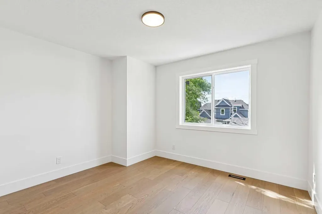 1527 29 Avenue SW Calgary AB T2T 1M4