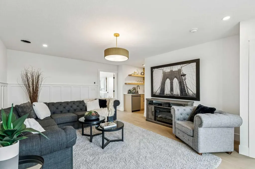 1527 29 Avenue SW Calgary AB T2T 1M4