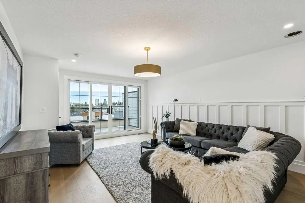 1527 29 Avenue SW Calgary AB T2T 1M4