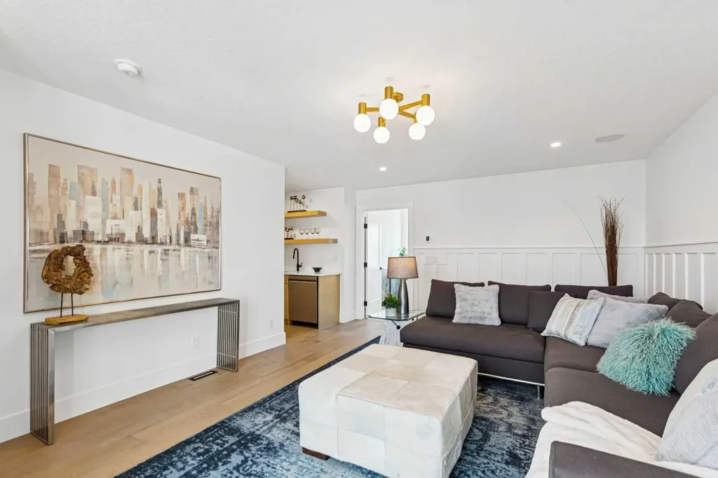 1527 29 Avenue SW Calgary AB T2T 1M4