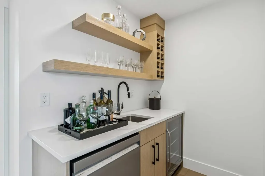 1527 29 Avenue SW Calgary AB T2T 1M4