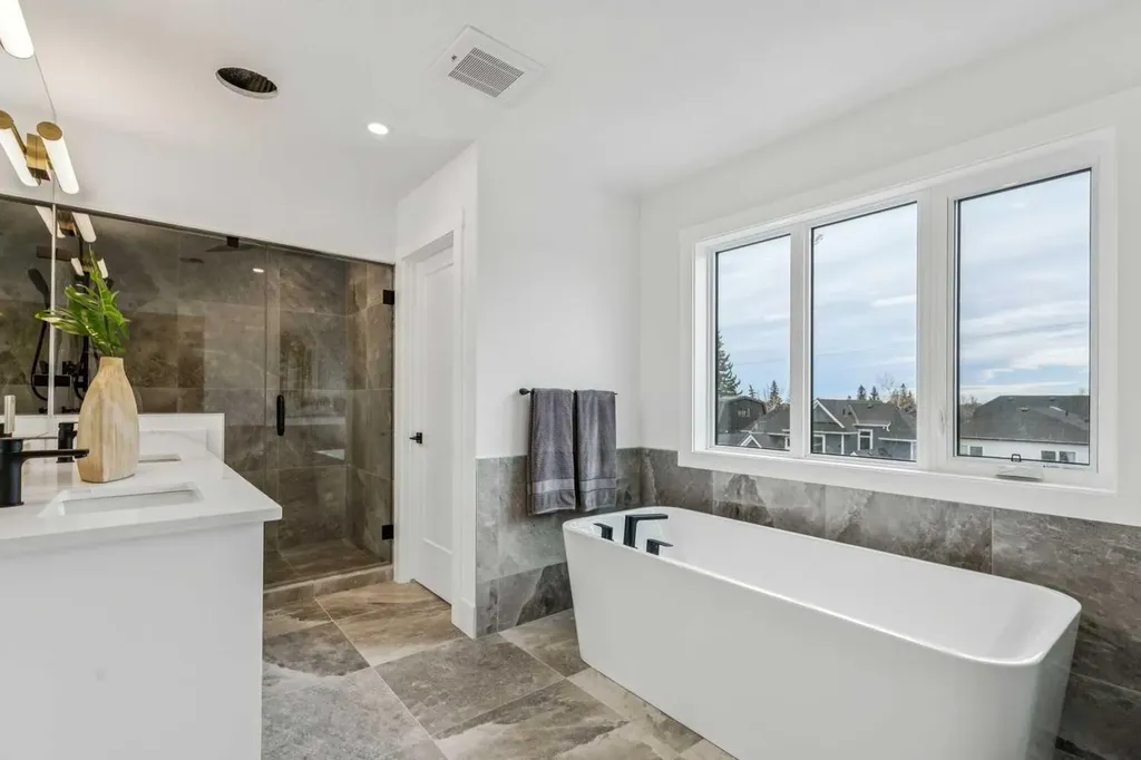 1527 29 Avenue SW Calgary AB T2T 1M4