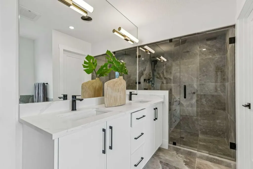 1527 29 Avenue SW Calgary AB T2T 1M4