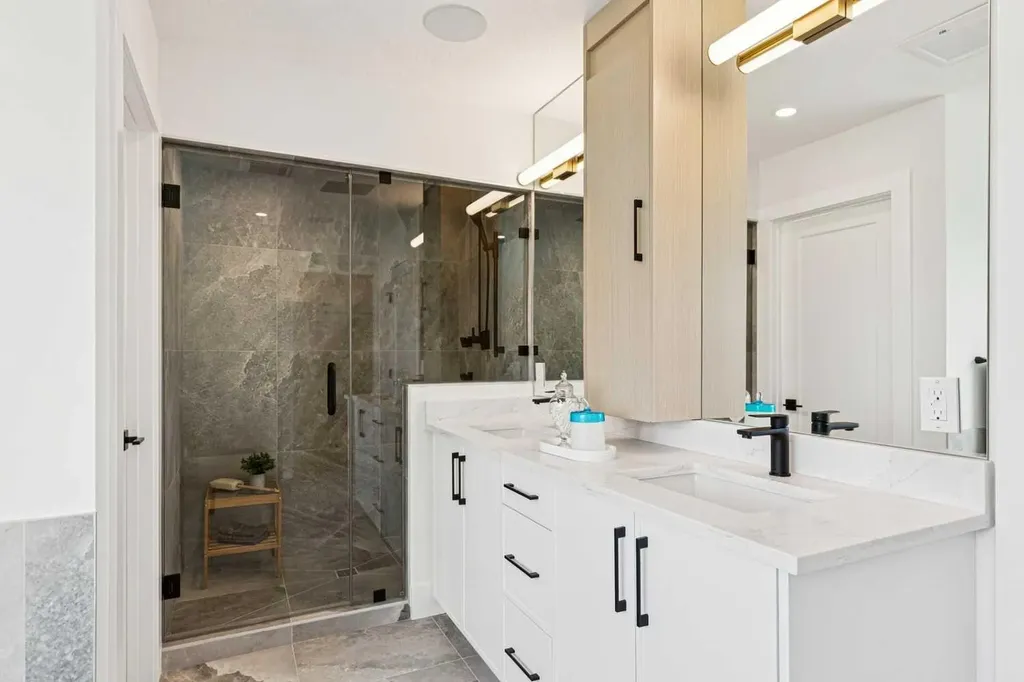 1527 29 Avenue SW Calgary AB T2T 1M4