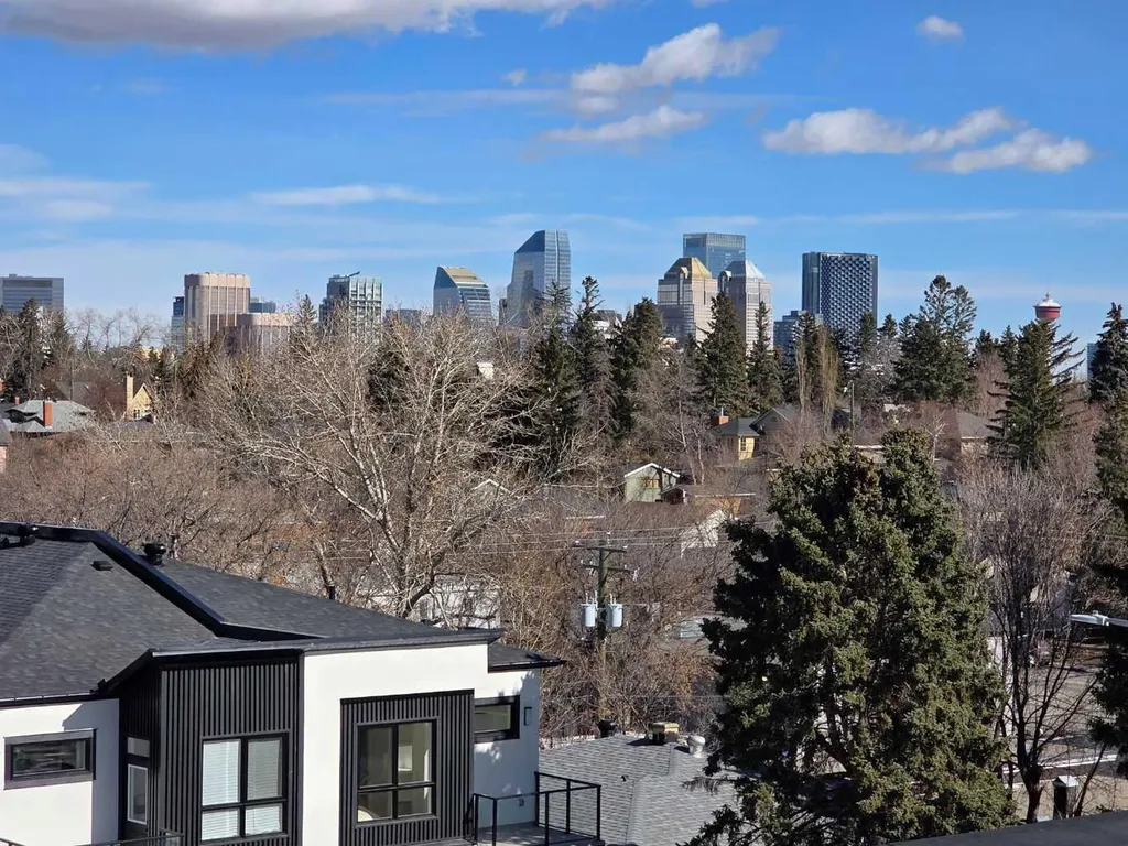 1527 29 Avenue SW Calgary AB T2T 1M4