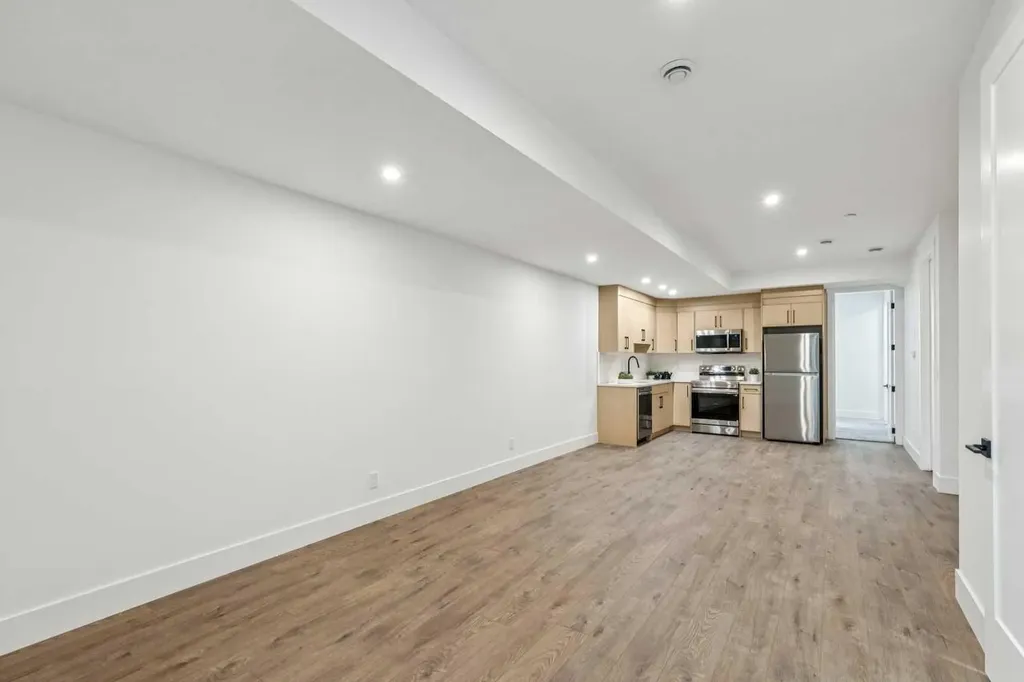1527 29 Avenue SW Calgary AB T2T 1M4