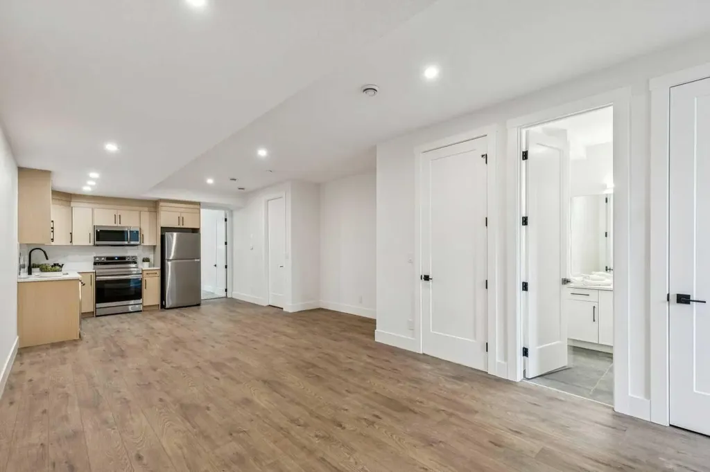 1527 29 Avenue SW Calgary AB T2T 1M4