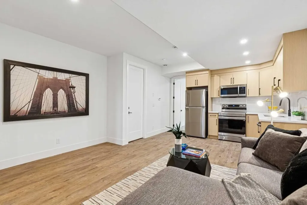 1527 29 Avenue SW Calgary AB T2T 1M4