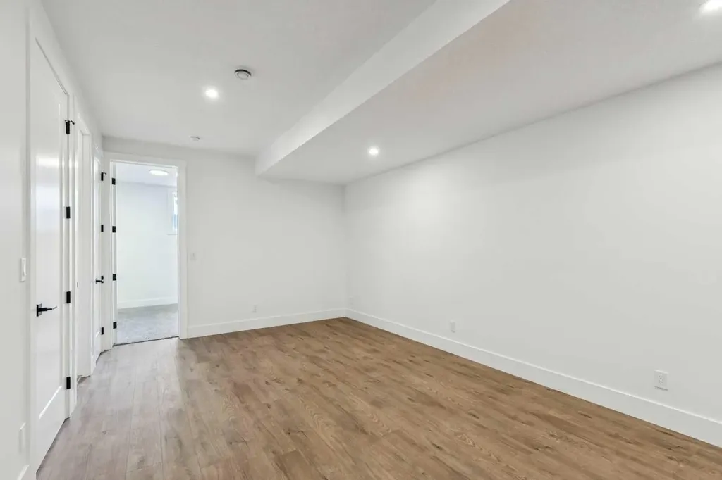1527 29 Avenue SW Calgary AB T2T 1M4