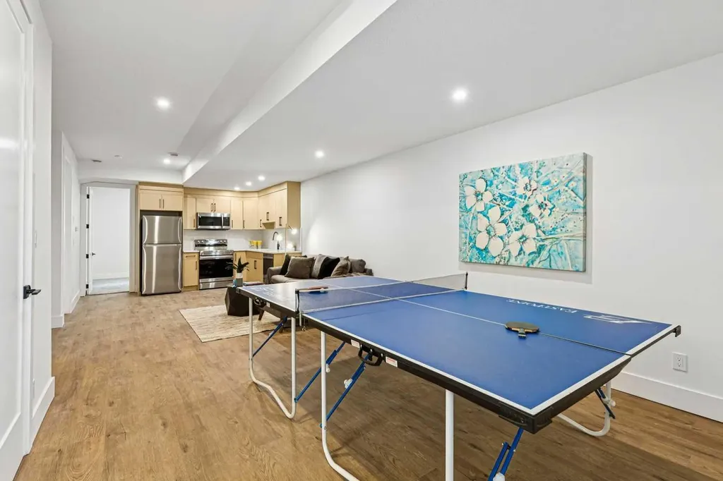 1527 29 Avenue SW Calgary AB T2T 1M4