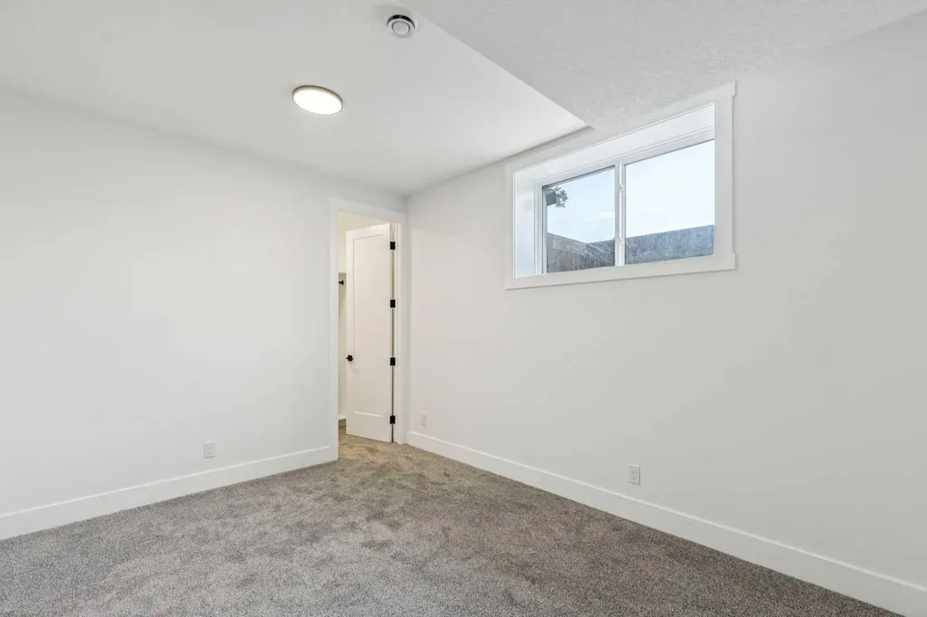 1527 29 Avenue SW Calgary AB T2T 1M4