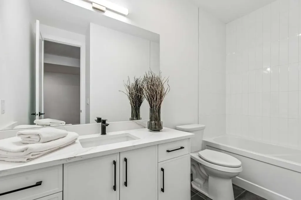 1527 29 Avenue SW Calgary AB T2T 1M4