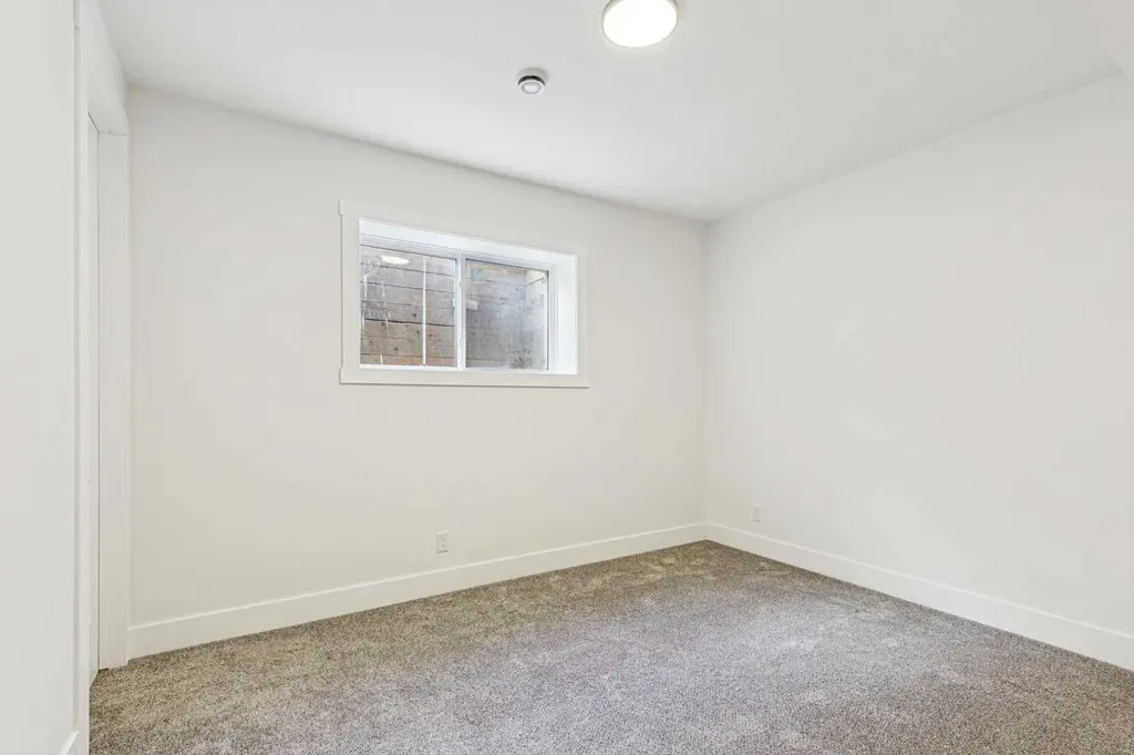 1527 29 Avenue SW Calgary AB T2T 1M4