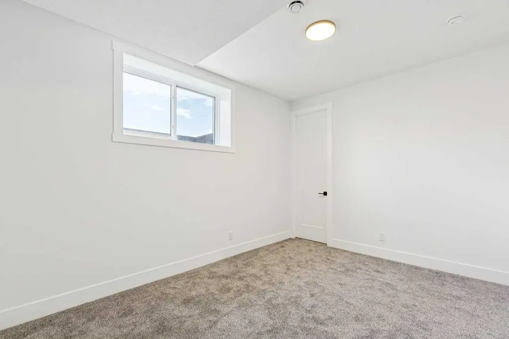 1527 29 Avenue SW Calgary AB T2T 1M4