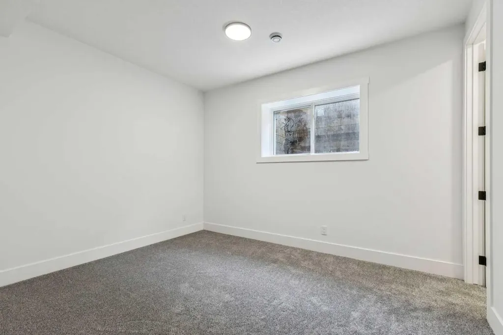 1527 29 Avenue SW Calgary AB T2T 1M4