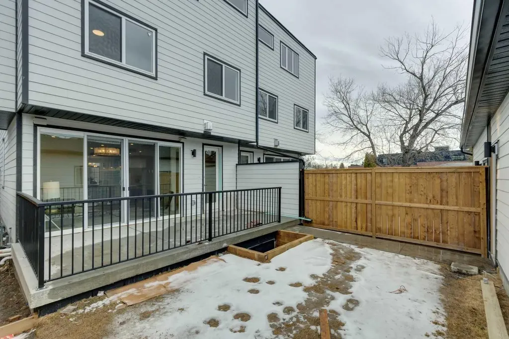1527 29 Avenue SW Calgary AB T2T 1M4