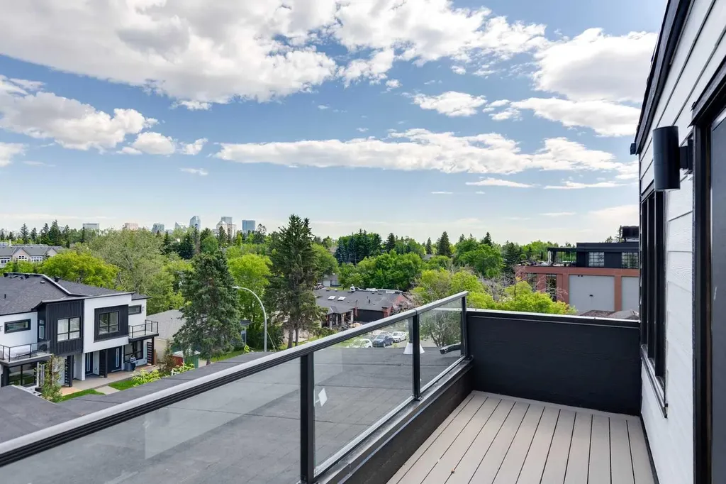 1527 29 Avenue SW Calgary AB T2T 1M4