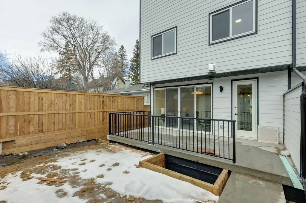1527 29 Avenue SW Calgary AB T2T 1M4
