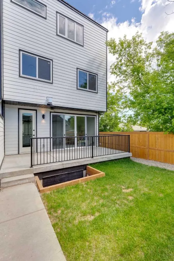 1527 29 Avenue SW Calgary AB T2T 1M4