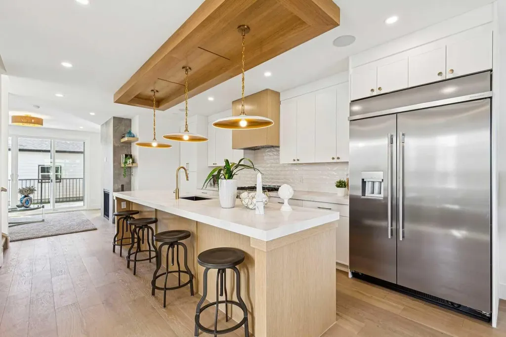 1527 29 Avenue SW Calgary AB T2T 1M4