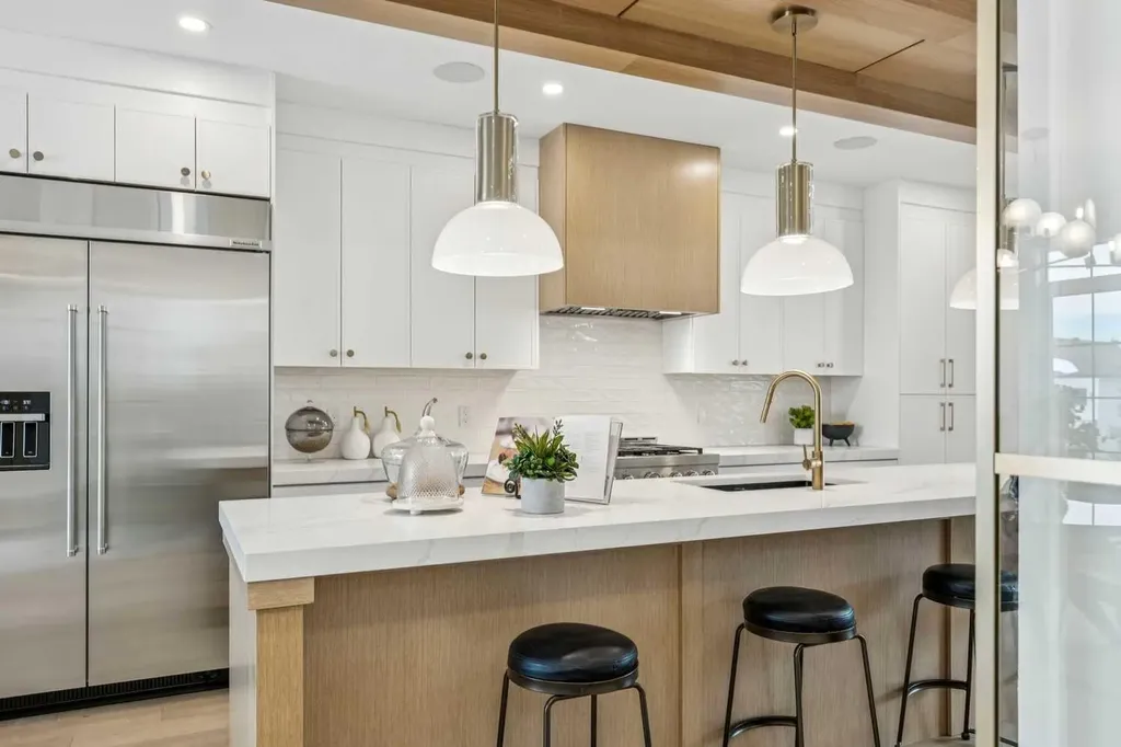 1527 29 Avenue SW Calgary AB T2T 1M4