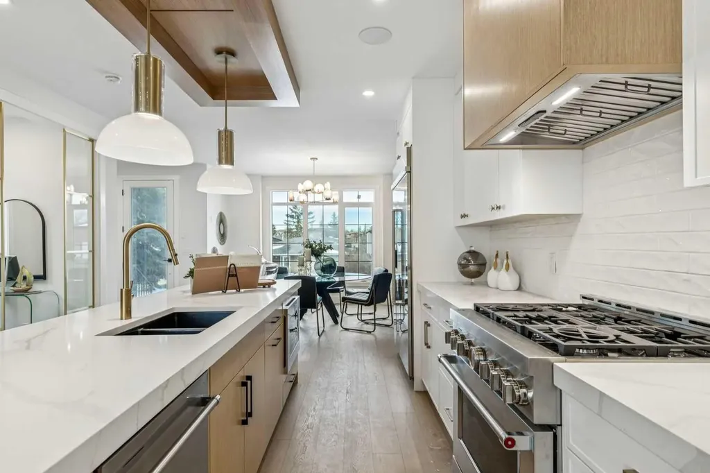 1527 29 Avenue SW Calgary AB T2T 1M4