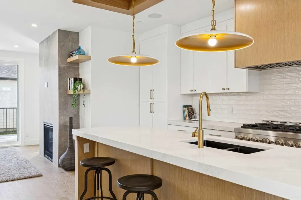 1527 29 Avenue SW Calgary AB T2T 1M4