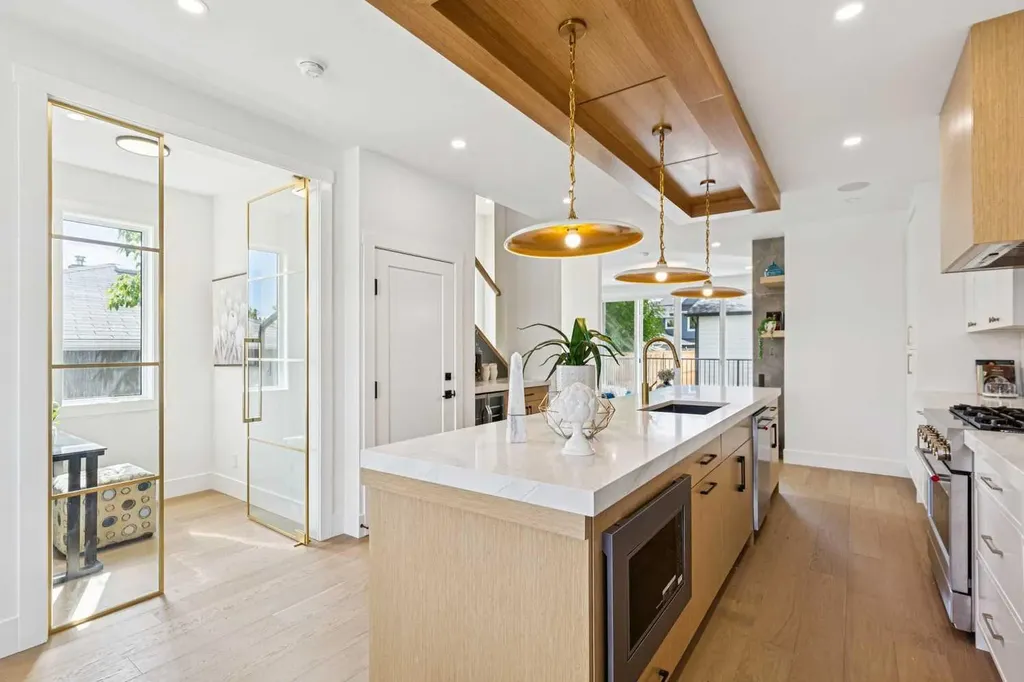 1527 29 Avenue SW Calgary AB T2T 1M4