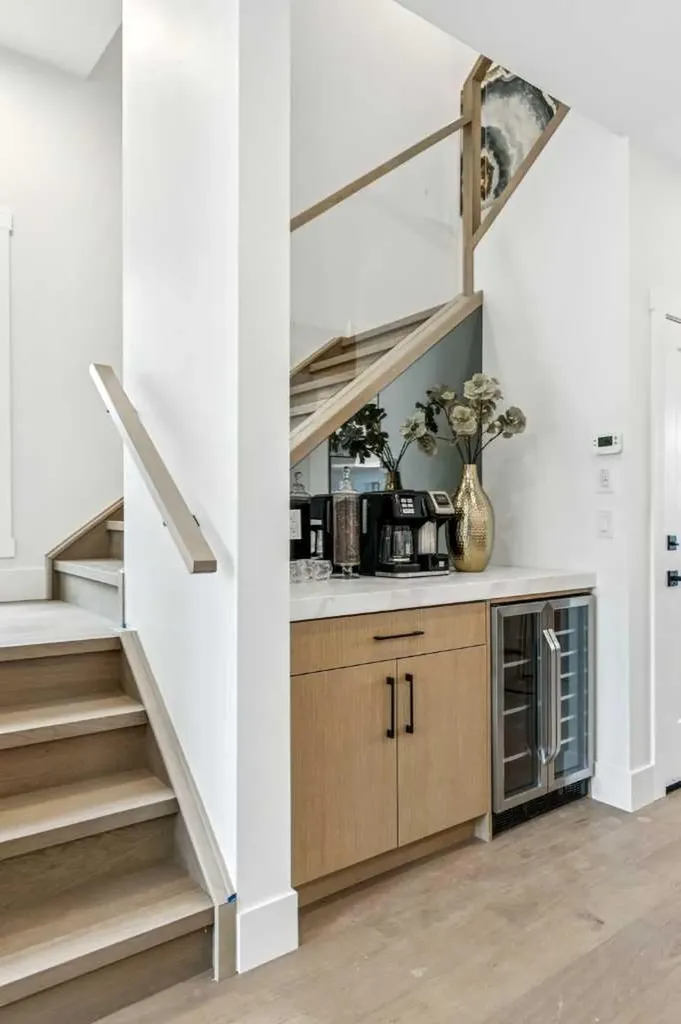 1527 29 Avenue SW Calgary AB T2T 1M4