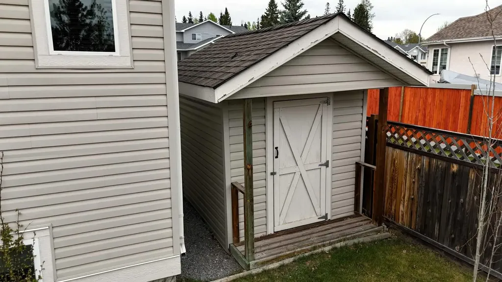 6117 11th Avenue Edson AB T7E 1Y8