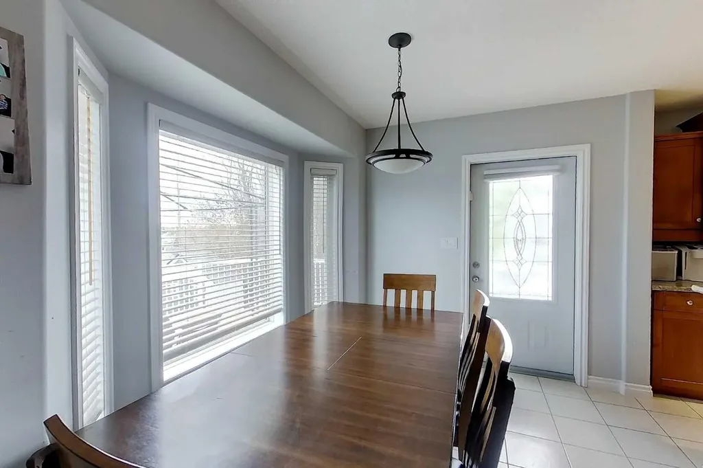 6117 11th Avenue Edson AB T7E 1Y8