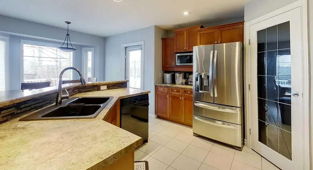 6117 11th Avenue Edson AB T7E 1Y8