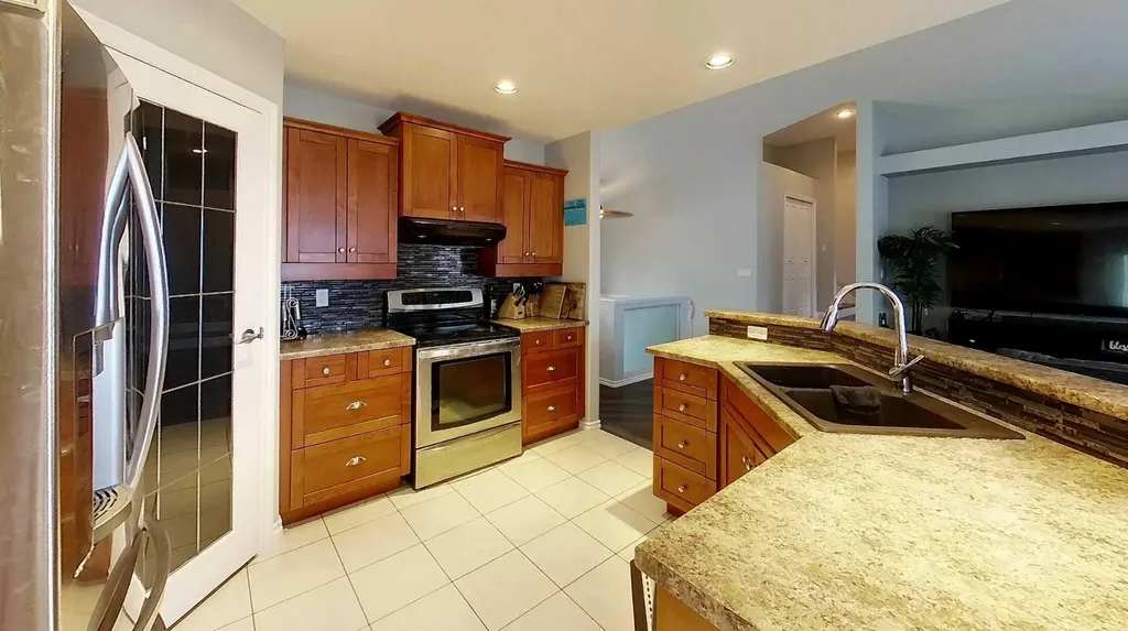 6117 11th Avenue Edson AB T7E 1Y8