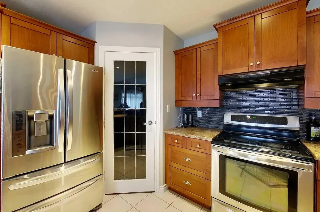 6117 11th Avenue Edson AB T7E 1Y8