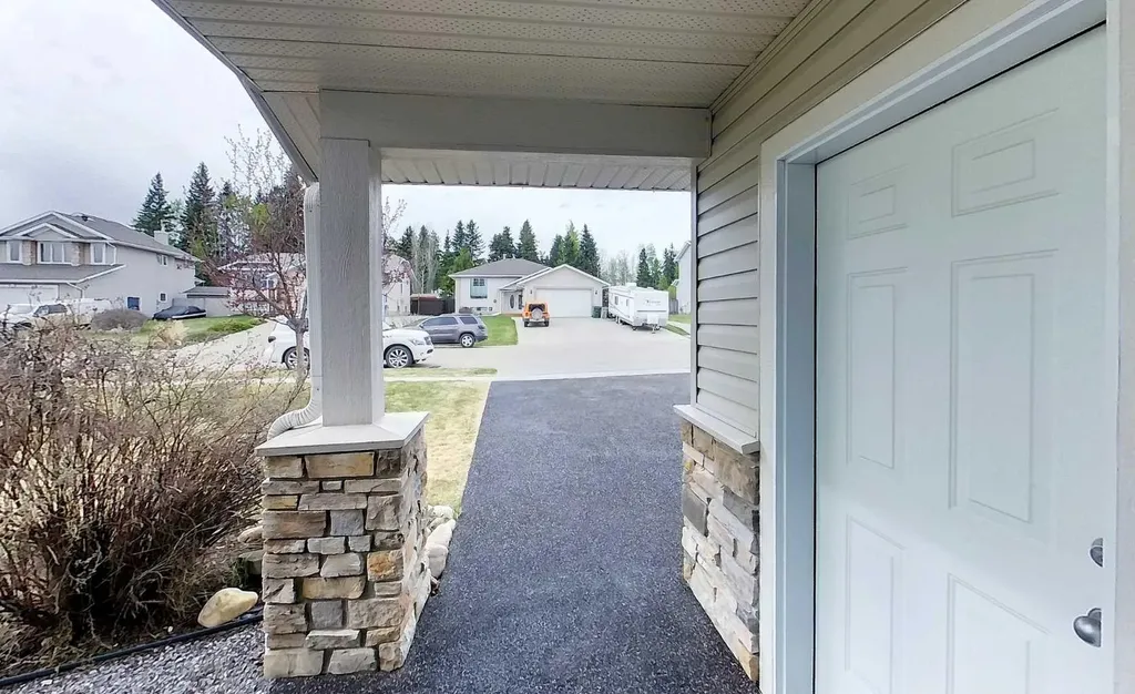 6117 11th Avenue Edson AB T7E 1Y8