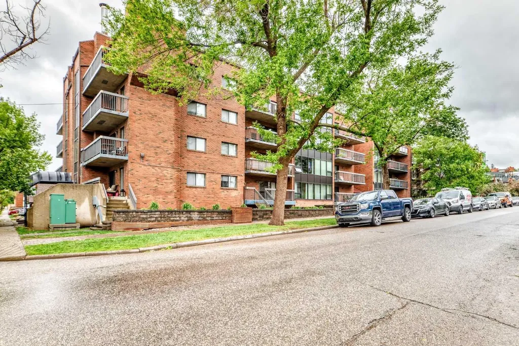 659 4 Avenue NE Calgary AB T2E 0J9