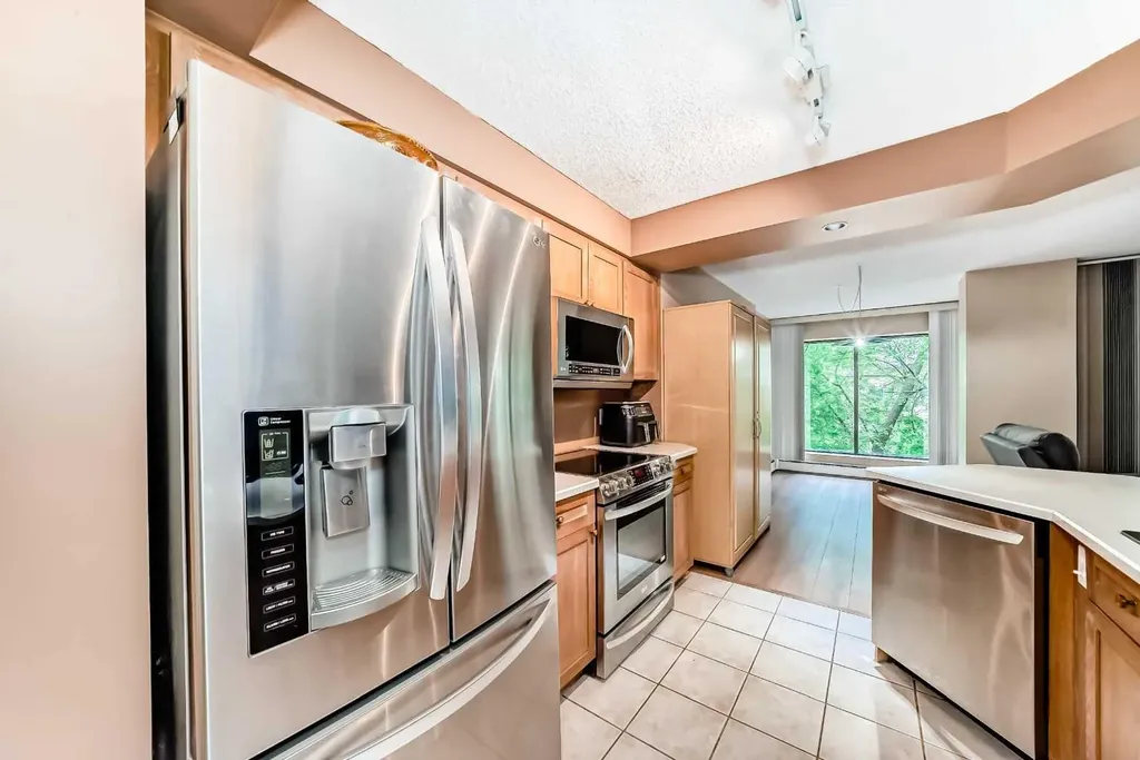 659 4 Avenue NE Calgary AB T2E 0J9