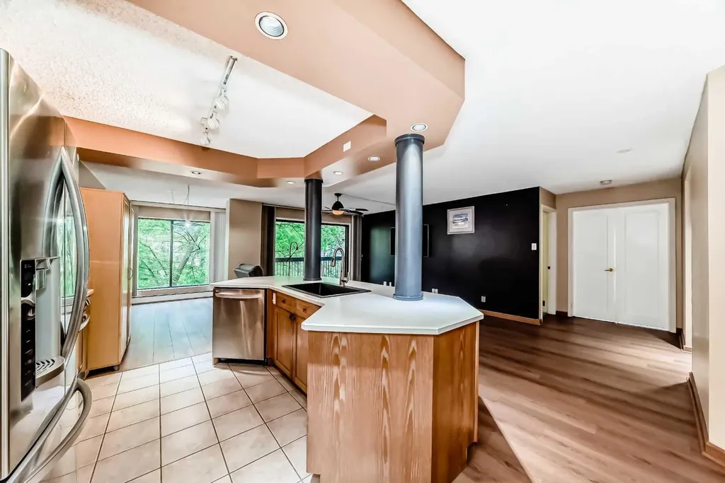 659 4 Avenue NE Calgary AB T2E 0J9