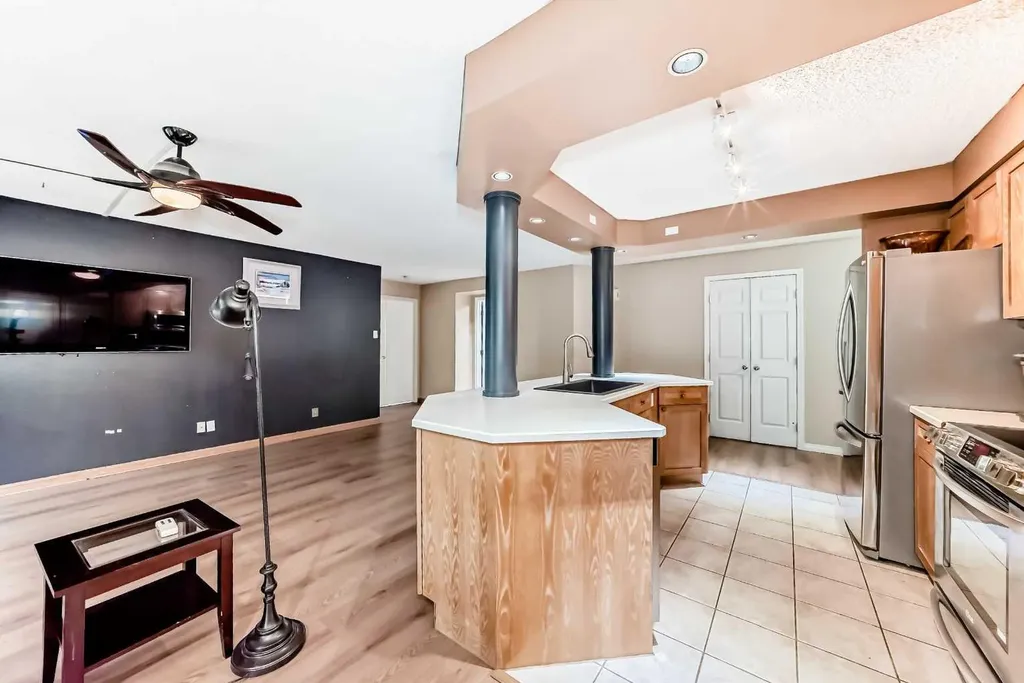 659 4 Avenue NE Calgary AB T2E 0J9