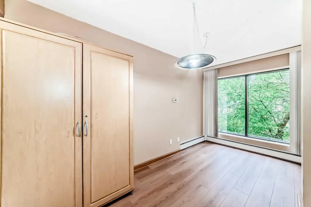 659 4 Avenue NE Calgary AB T2E 0J9