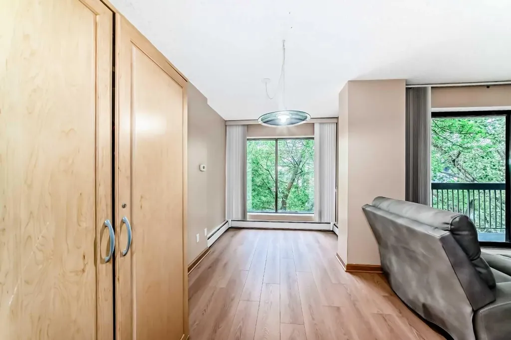 659 4 Avenue NE Calgary AB T2E 0J9
