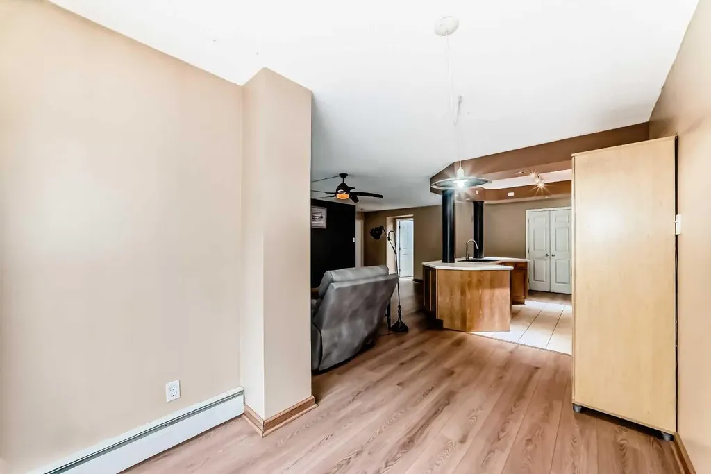 659 4 Avenue NE Calgary AB T2E 0J9
