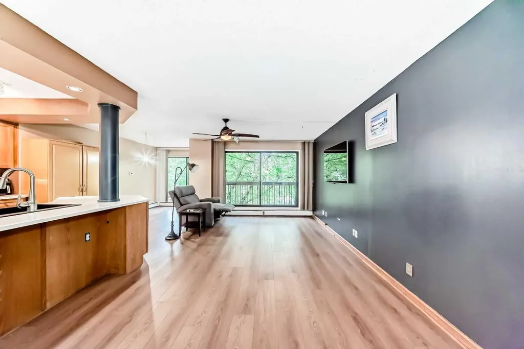659 4 Avenue NE Calgary AB T2E 0J9