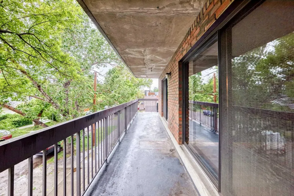 659 4 Avenue NE Calgary AB T2E 0J9