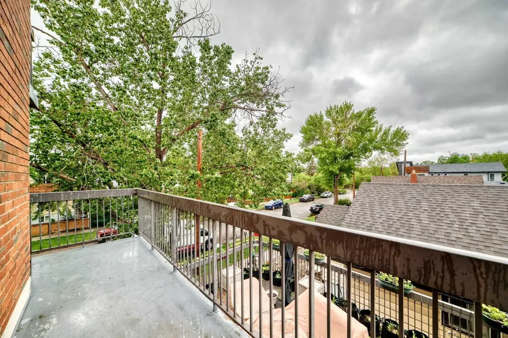 659 4 Avenue NE Calgary AB T2E 0J9